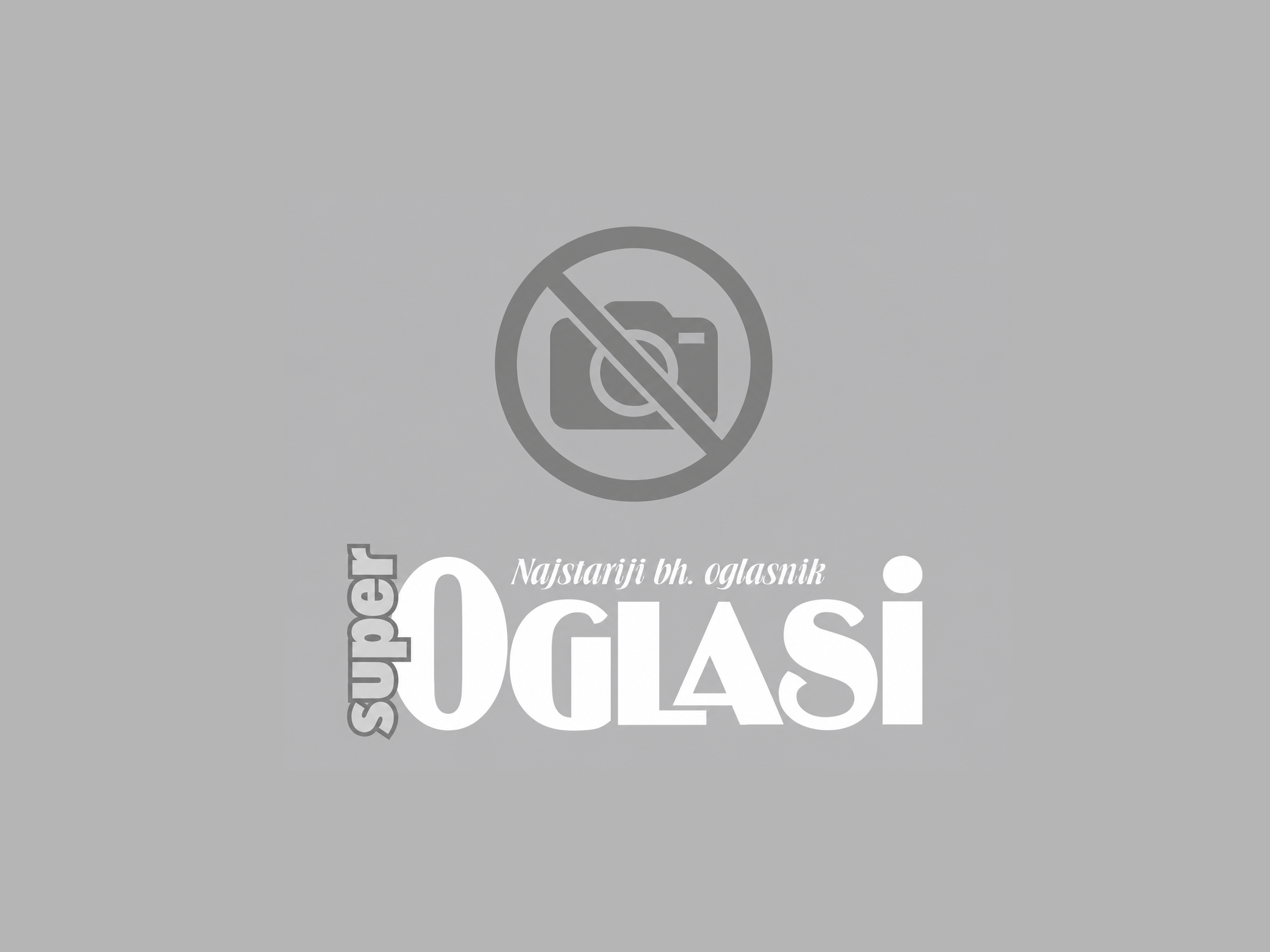 Atraktivna crnka, 26 godina, želi druženje.