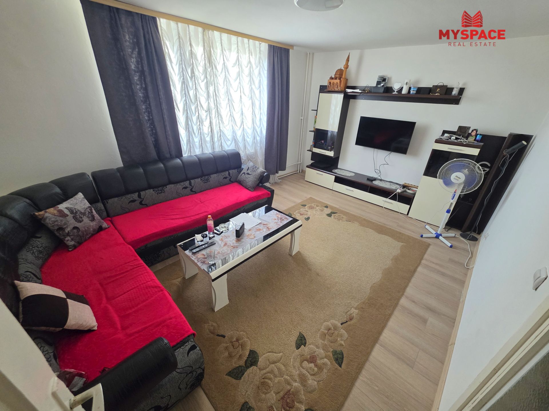 Alipašino, Semira Frašte, 70m2, trosoban, XI sprat, balkon, centralno grijanje, blinda vrata, 319.000KM.
