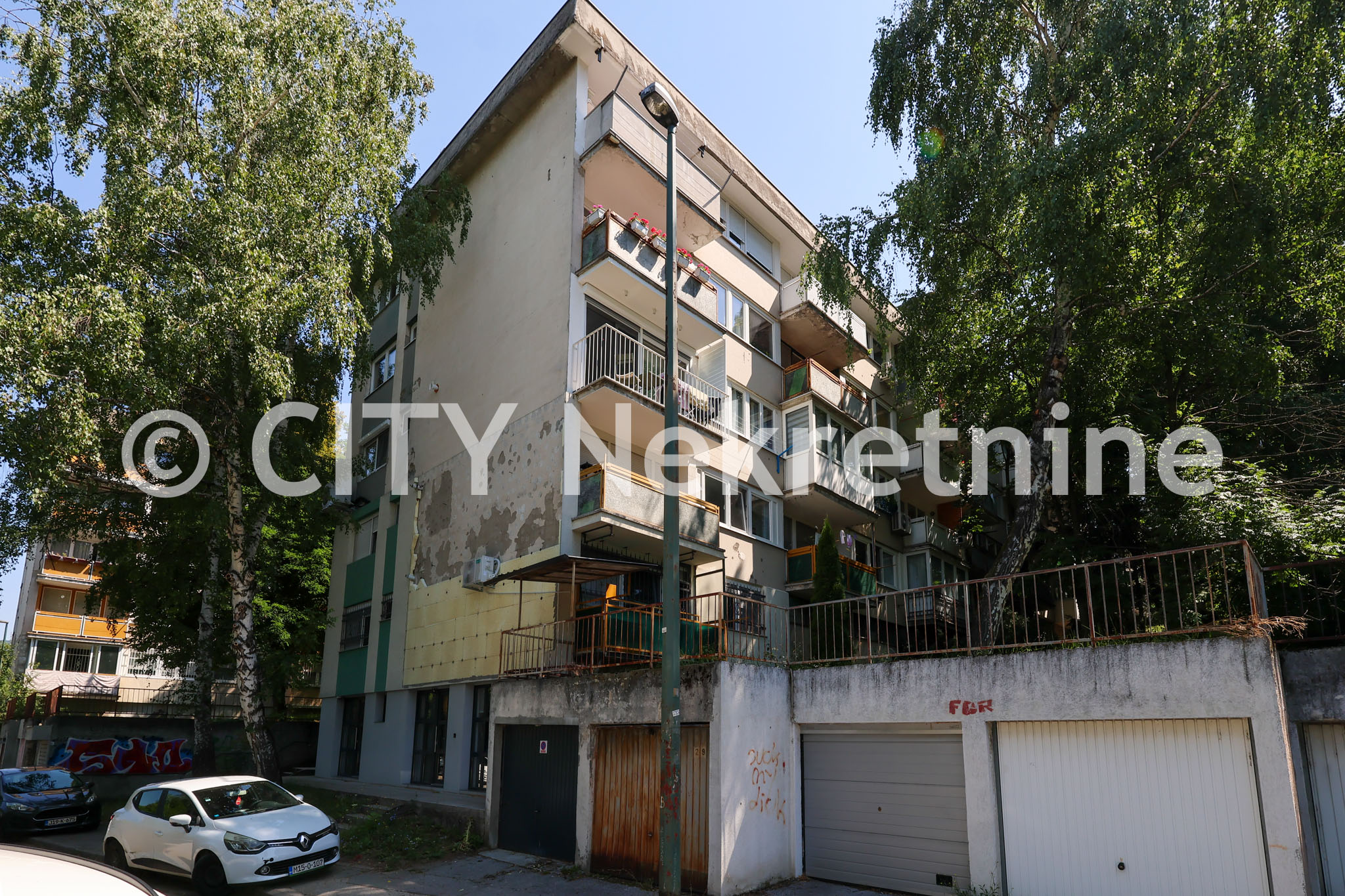 Koševsko Brdo, Muhameda Hadžijahića, 56m2, dvosoban, III (posljednji) sprat, bez lifta.