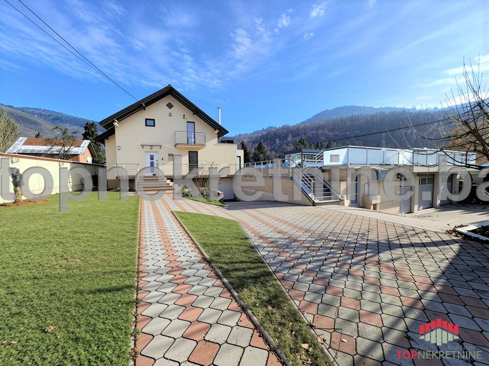 Stari Grad, Faletići, cca 240m2, su+pr+s, garaža, bazen, pomoćni objekti.