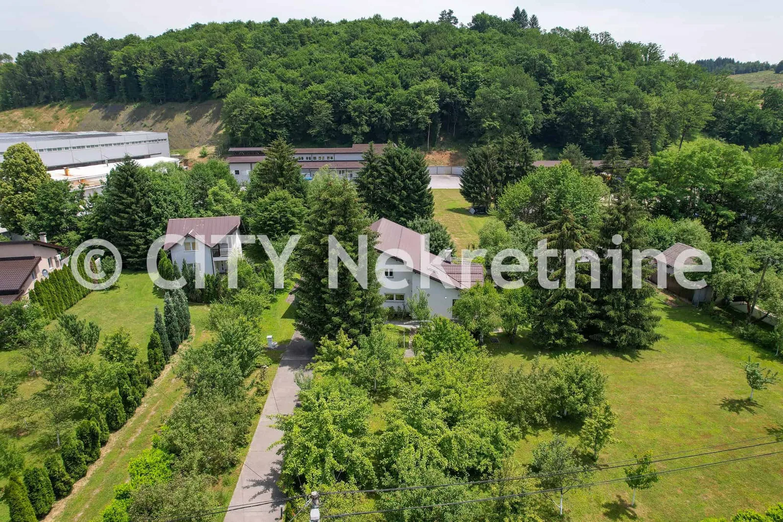 Ilidža, Vlakovo, Blažuj, u osnovi 149m2, cca 250m2, zemljište 2.221m2.