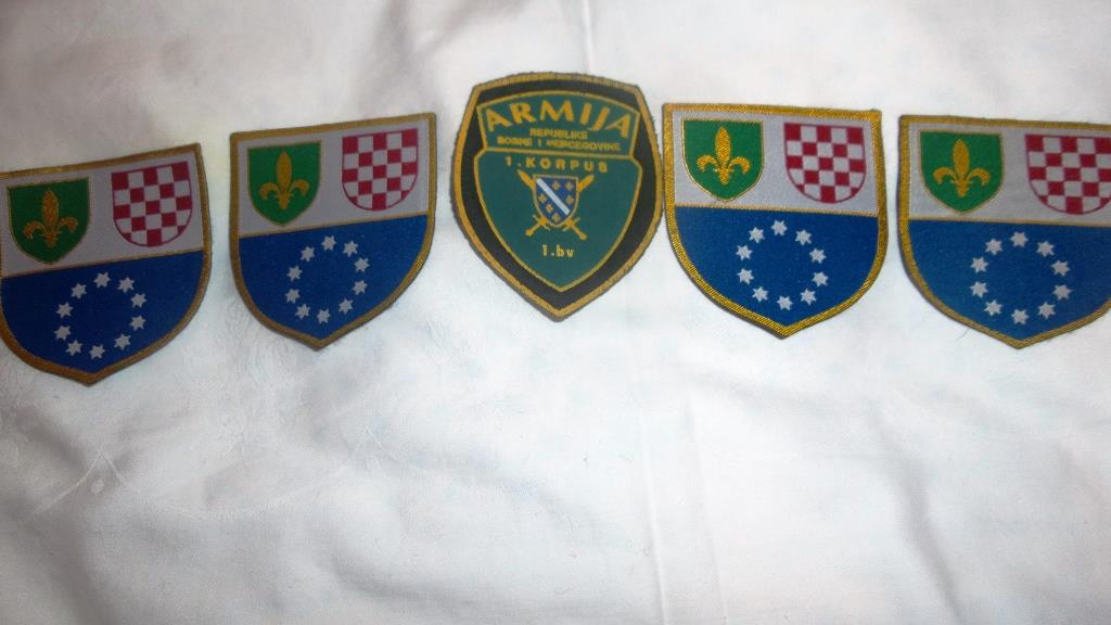 Amblem Armija BiH, Vojska Federacije, 4 komada amblema VF BiH, sve 30KM, komad 10KM.