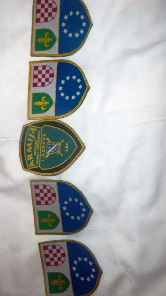 Amblem Armija BiH, Vojska Federacije, 4 komada amblema VF BiH, sve 30KM, komad 10KM.