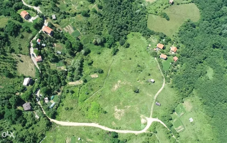 Pofalići, Hum, 20 dunuma, uknjižene 4 kuće.