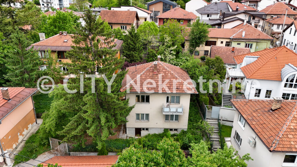 Stari Grad, Čadordžina, 170m2, zemljište 261m2.