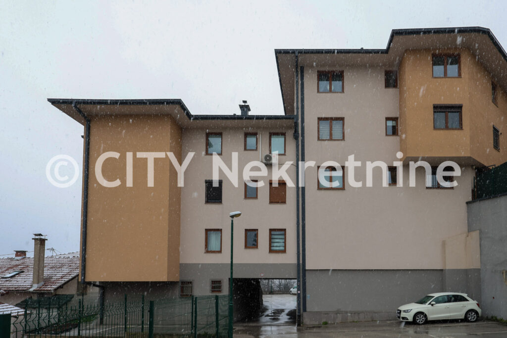 Kovačići, Travnička, 43.36m2, dvosoban, prizemlje, novija gradnja, sa parking mjestom.
