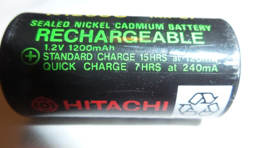 Baterija punjiva NiCd, 1.2V 1200mAh, okrugla, Hitachi Made in Japan, sve su 23mm obim, dužina 43mm, to su srednje po debljini, 18 komada za 80KM, po komadu 5KM.