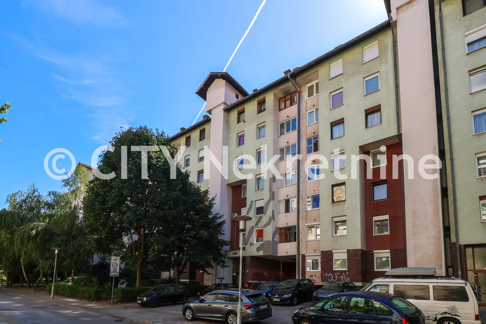 Trosoban namješten stan - Novi grad - Dobrinja 5 - 68 m2