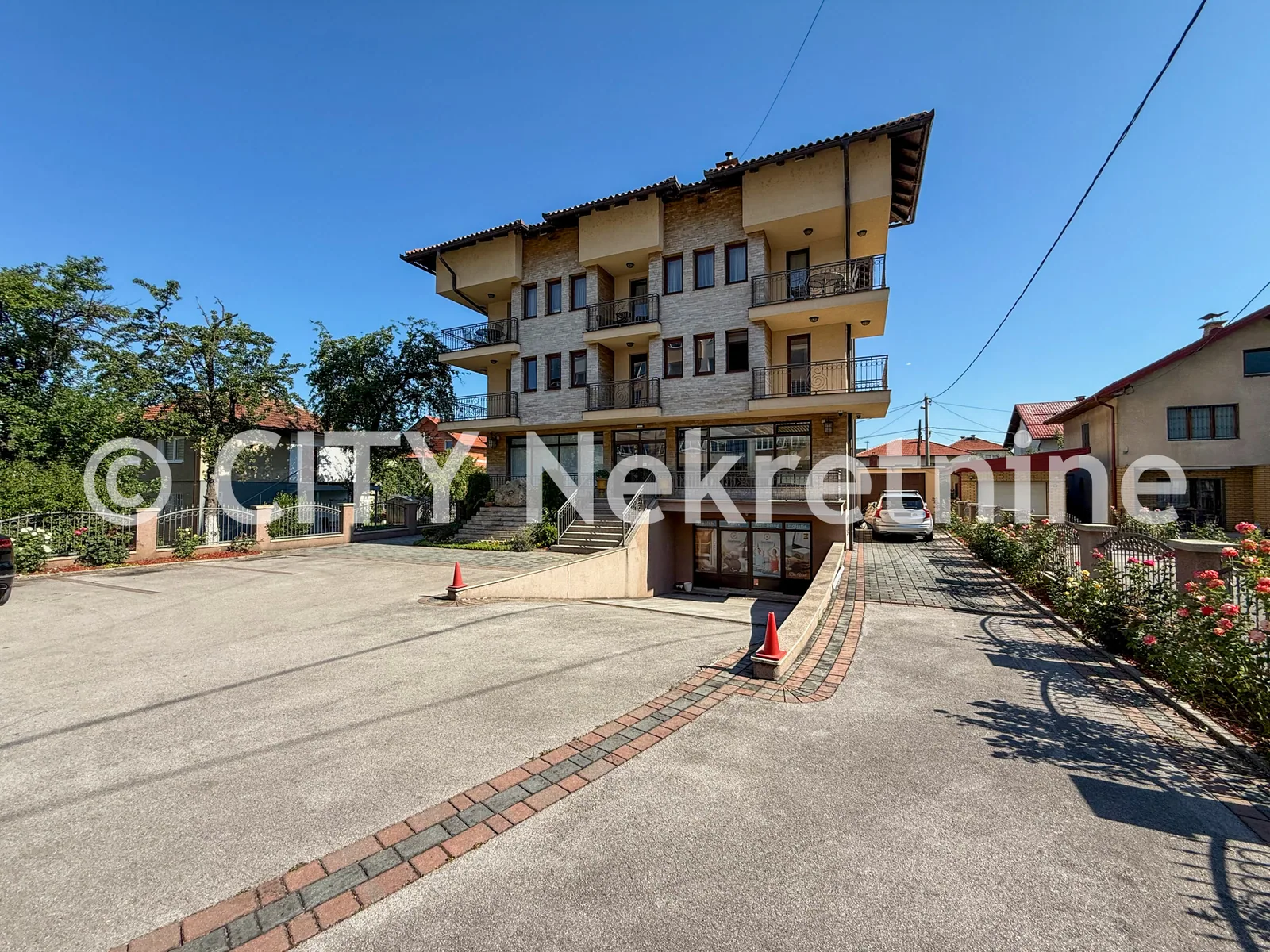 Poslovni prostor - Ilidža - Blažujski drum - 440 m2