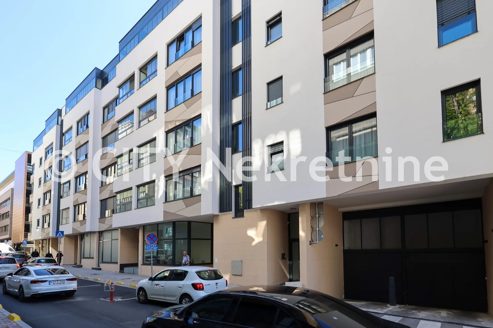 Dvosoban namješten stan sa garažnim mjestom - Novogradnja - Centar - 62 m2