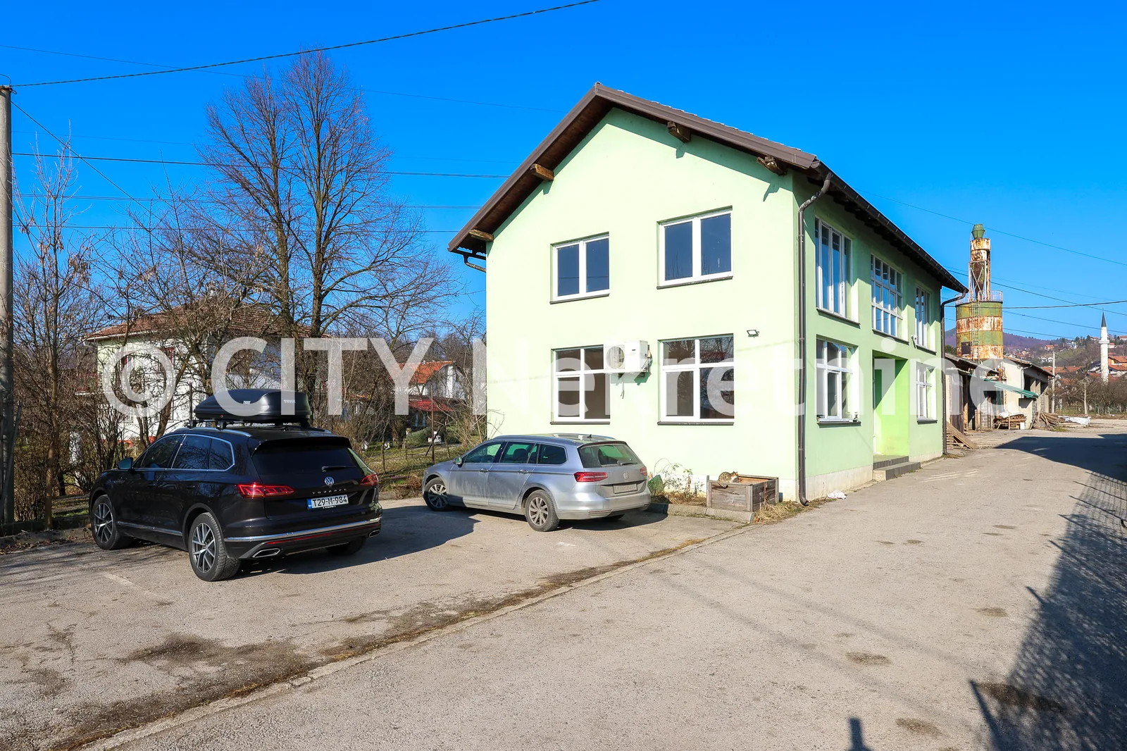 Poslovni prostor i skladište - Novi grad - Bojnik - 3599 m2