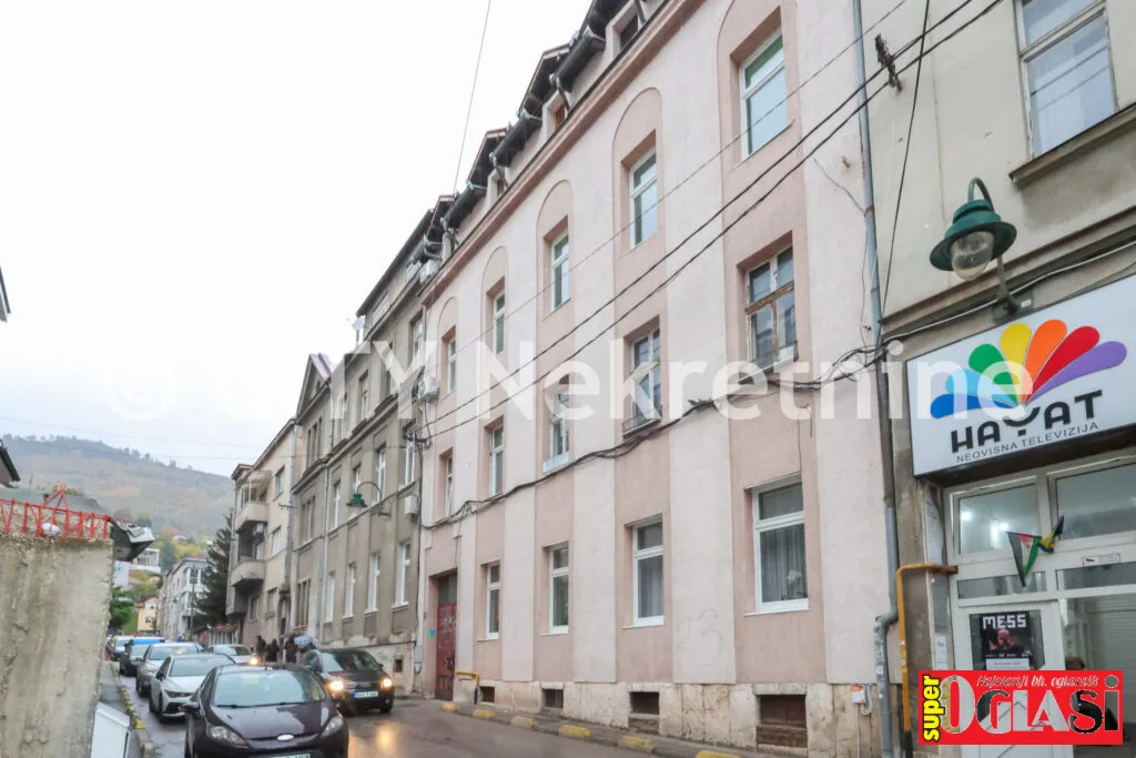Austrougarski stan s garažom, Stari Grad, Avdage Šahinagića, 72 m²