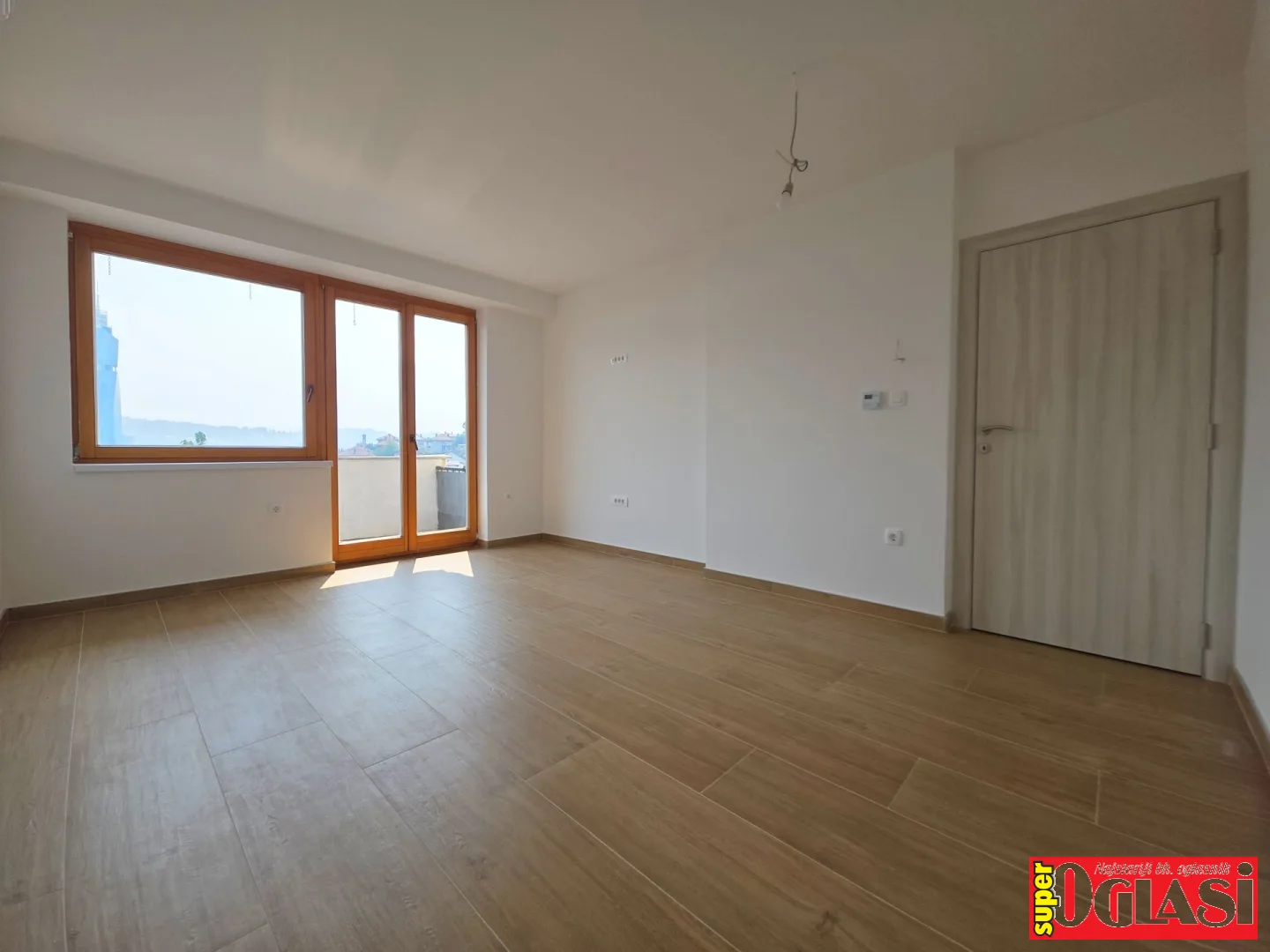 Trosoban renoviran stan Velešići, 61 m2
