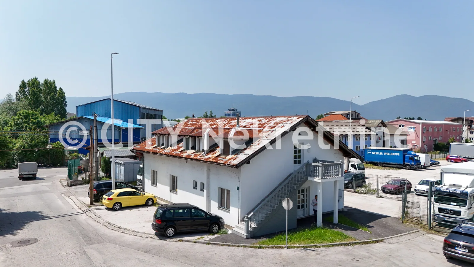 Halilovići, 300m2, dvije etaže, zemljište 556m2.