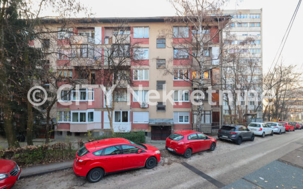 Koševo, Asima Ferhatovića, 65m2, trosoban, IV (posljednji) sprat, bez lifta.