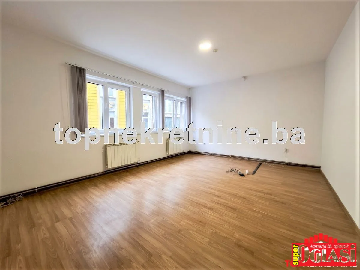 Nenamješten stan od 80m2 pogodan za ured u neposrednoj blizini Narodnog pozorišta