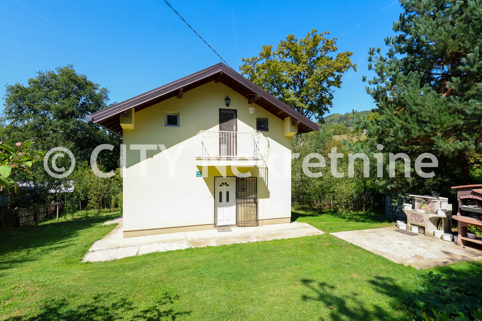 Rakovica, cca 100m2, su+pr+s, zemljište 988m2.