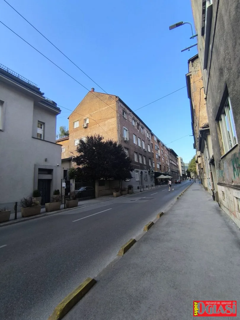 Trosoban renoviran stan Skenderija, 63 m2