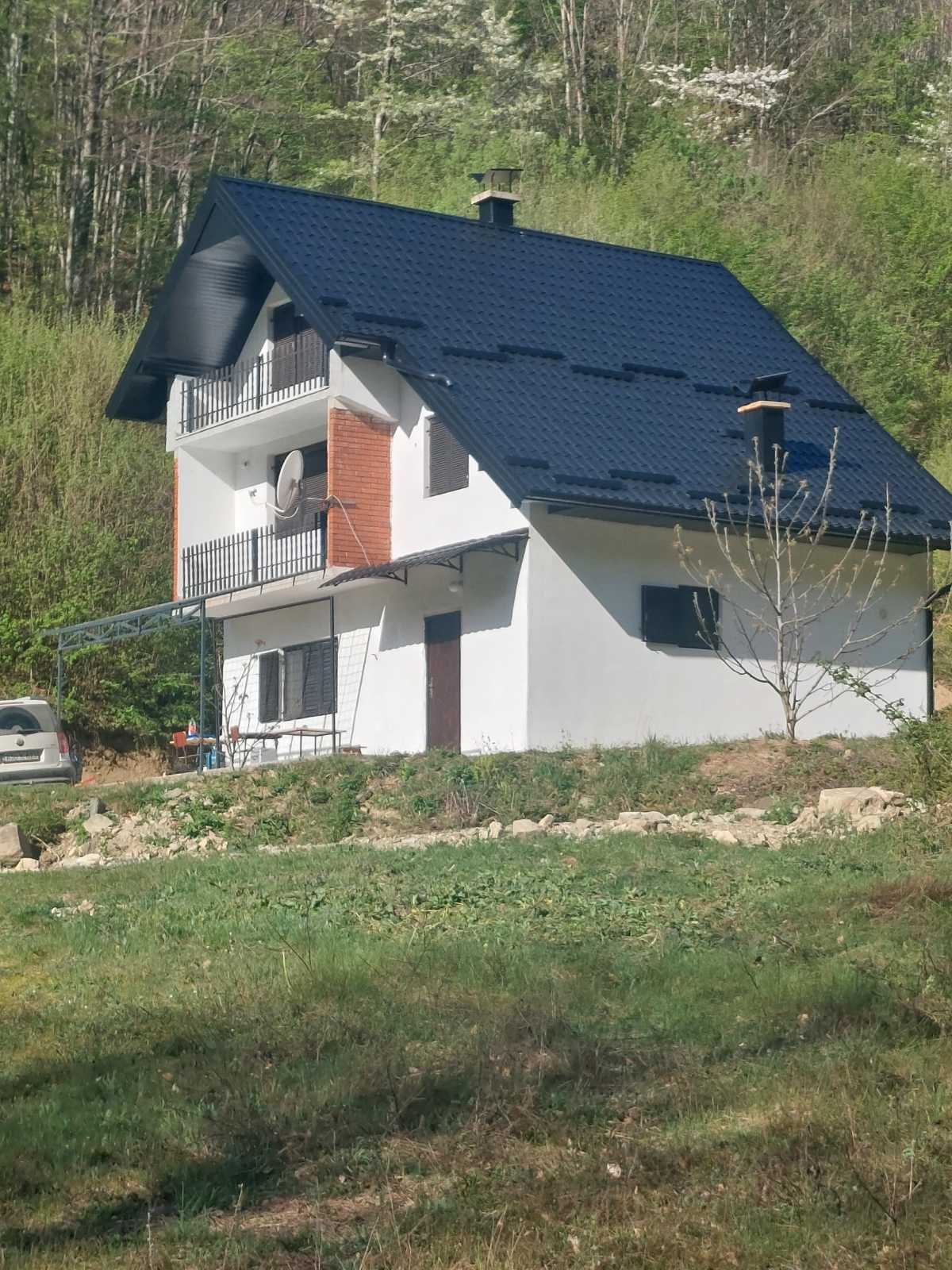 Gacko, 9km od Tjentišta, cca 145m2, pr+s+pk, parcela 700m2.