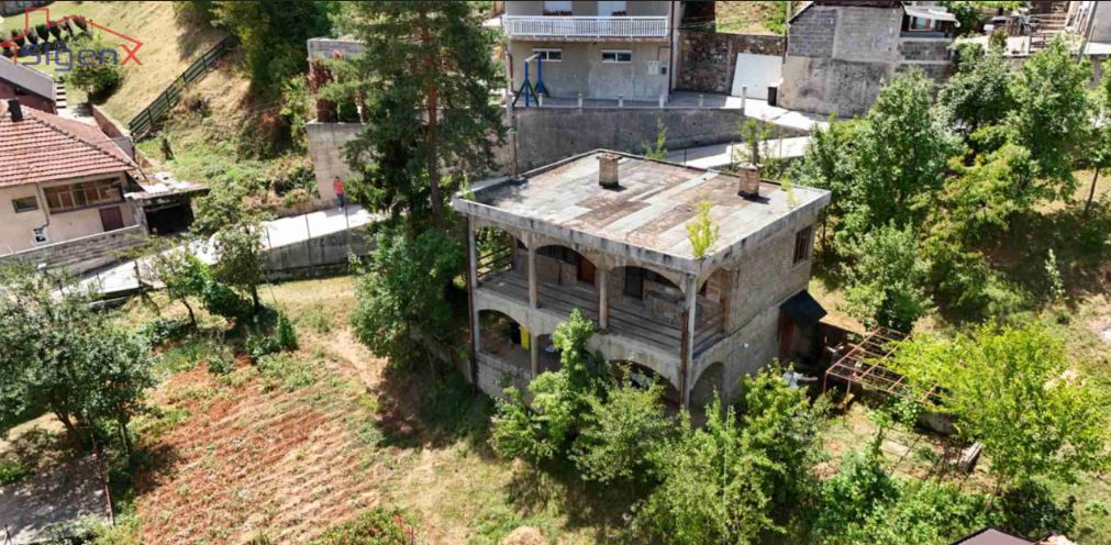 Hrasnica, Pandurica, cca 120m2, dvije etaže, zemljište cca 1.100m2, 160.000KM.