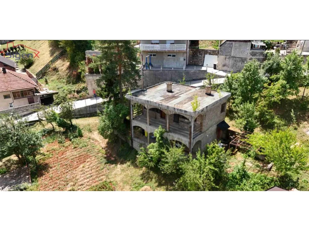 Hrasnica, Pandurica, cca 120m2, dvije etaže, zemljište cca 1.100m2, 160.000KM.