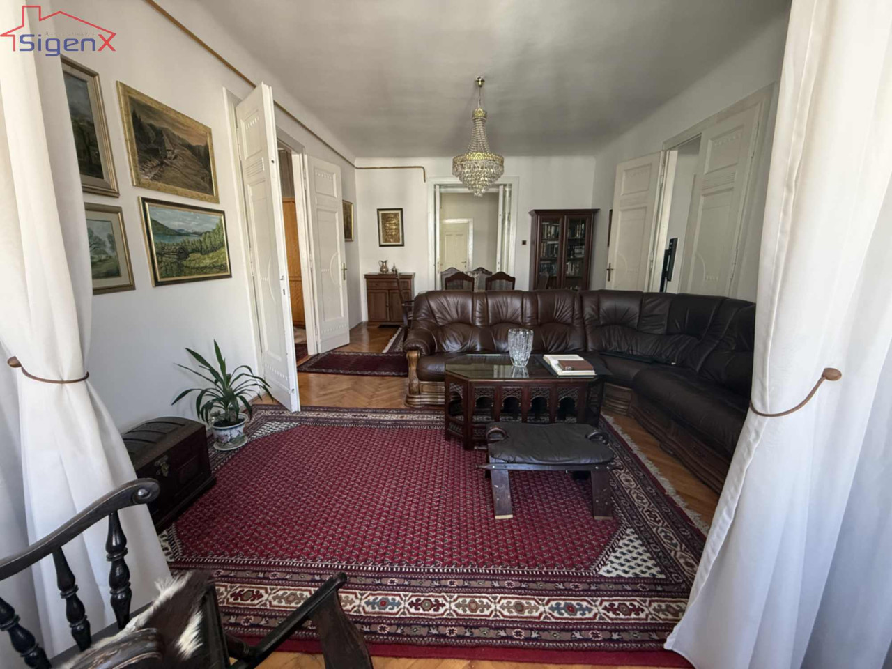 Centar, Maršala Tita, 188m2, petosoban, IV sprat, bez lifta.