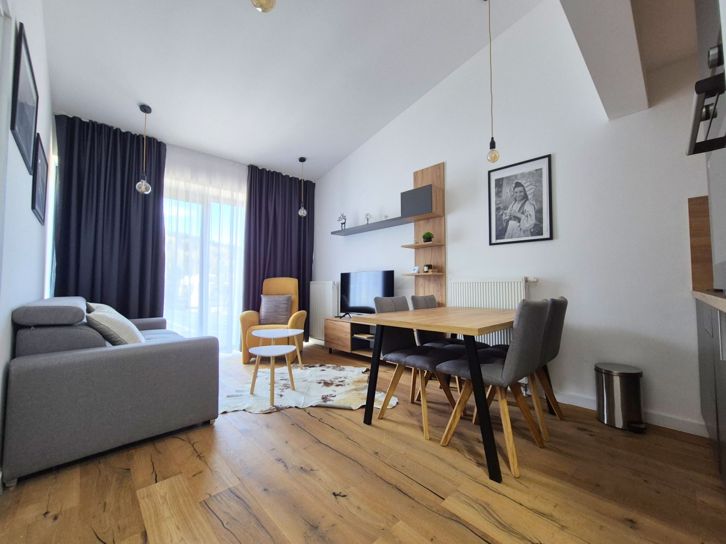 Bjelašnica, Babin Do, novogradnja Phoenix, 40m2, dvosoban, V sprat, namješten, skijašnica, blinda, grijanje na struju, cijena na upit.