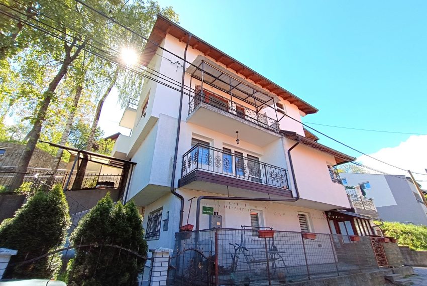 Vraca, Samoborska, 115m2, stan 87m2 + garsonijera 28m2.