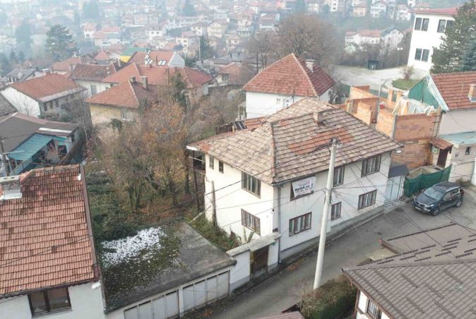 Stari Grad, Halim hodžina, 144m2, ruševna, zemljište 648m2.