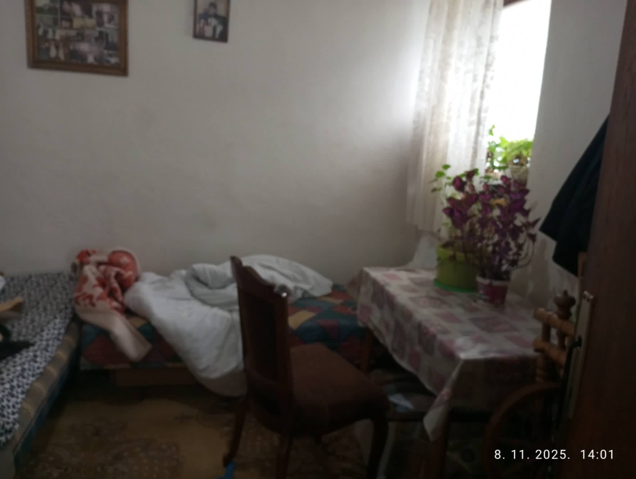 Prodajem stan u zgradi u Podgrabu kod Pala, Užička, 12km od Jahorine, 5km od Prače. Naselje sa ambulantom, osnovnom školom, poštom, fabrikom parketa i prerađevina od drveta, trgovinama i drugim uslužnim djelatnostima. Površina stana je 42.5m2. Manji dnevn