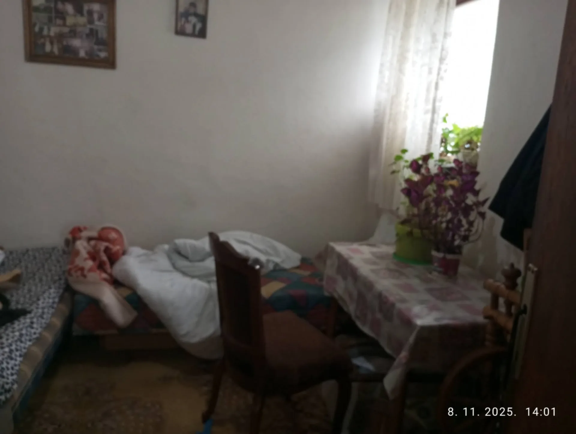 Prodajem stan u zgradi u Podgrabu kod Pala, Užička, 12km od Jahorine, 5km od Prače. Naselje sa ambulantom, osnovnom školom, poštom, fabrikom parketa i prerađevina od drveta, trgovinama i drugim uslužnim djelatnostima. Površina stana je 42.5m2. Manji dnevn