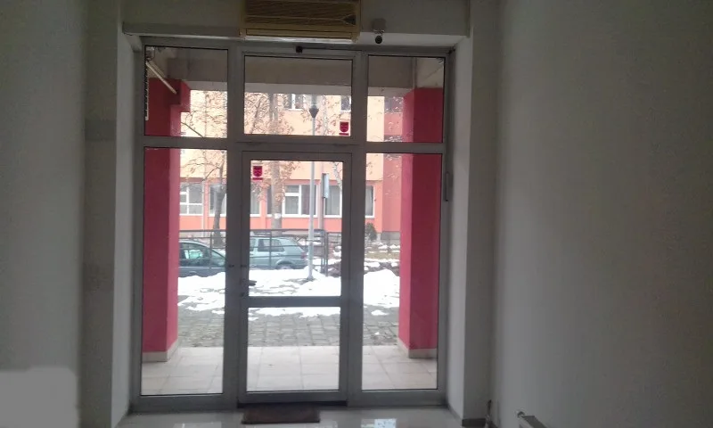 Tuzla, Slatina, 53m2, novogradnja, klima, video nadzor, alarm, kalorimetar, terasa, dvije etaže, ključ u ruke, useljivo, višenamjenski, uredni papiri.