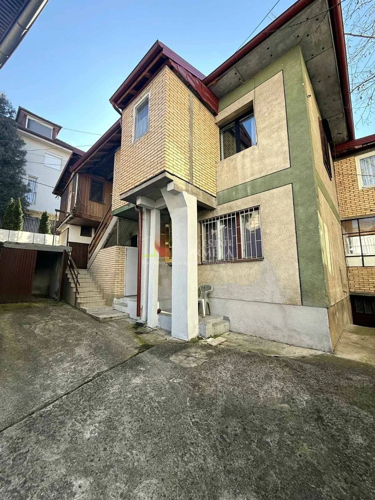 Bistrik, Donja čikma, u tlocrtu 105m2, su+pr+s+pk, parcela 288m2.