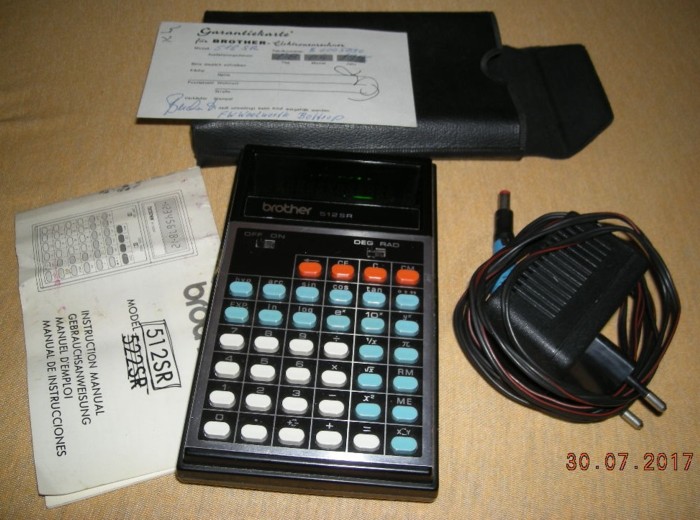 Raritetan digitron Brother 512 SR. Nabavljen 1976. god. Ima garantni list i uputstvo. Napajanje baterije ili adapter. Ispravan.