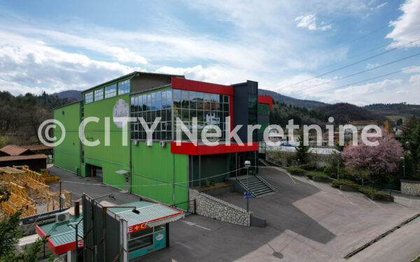 Gladno polje, Rakovička cesta, 3.800m2, zemljište 4.430m2.