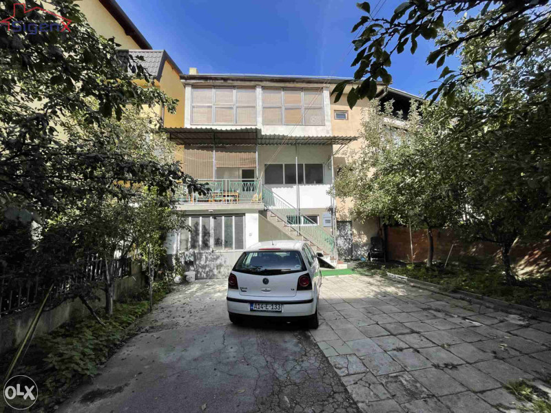 Stari Grad, Čadordžina, 200m2, 3 etaže, parcela 198m2.