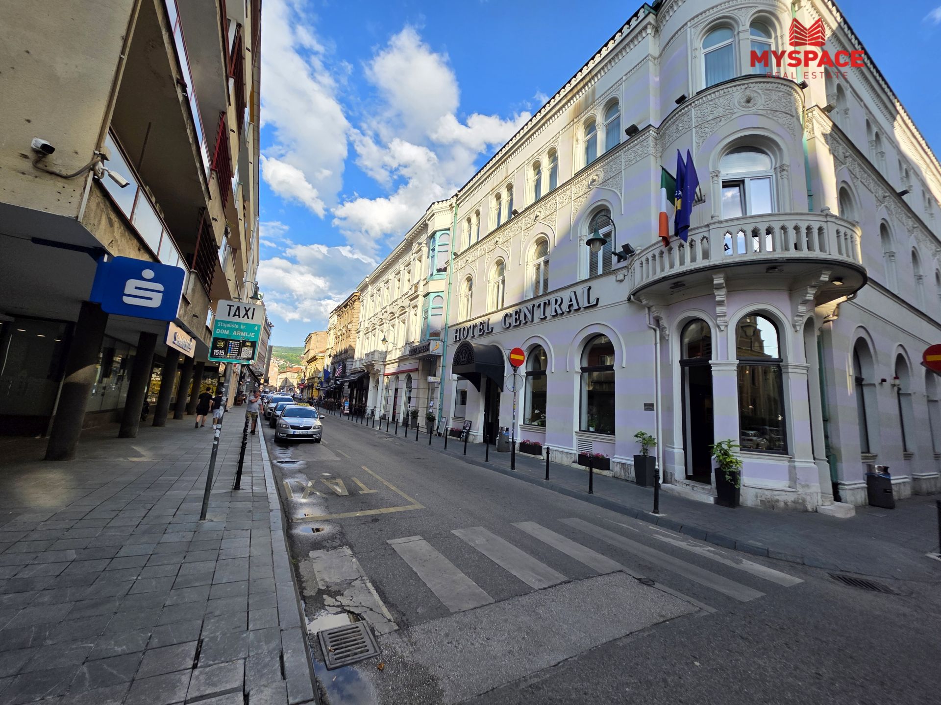 Centar, Zelenih beretki, 58m2, trosoban, III sprat, etažno plinsko grijanje, 330.000KM.