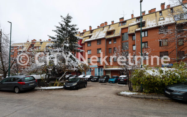 Breka, Hasana Sušića, 116m2, petosoban, IV (posljednji) sprat, dvoetažni, bez lifta.