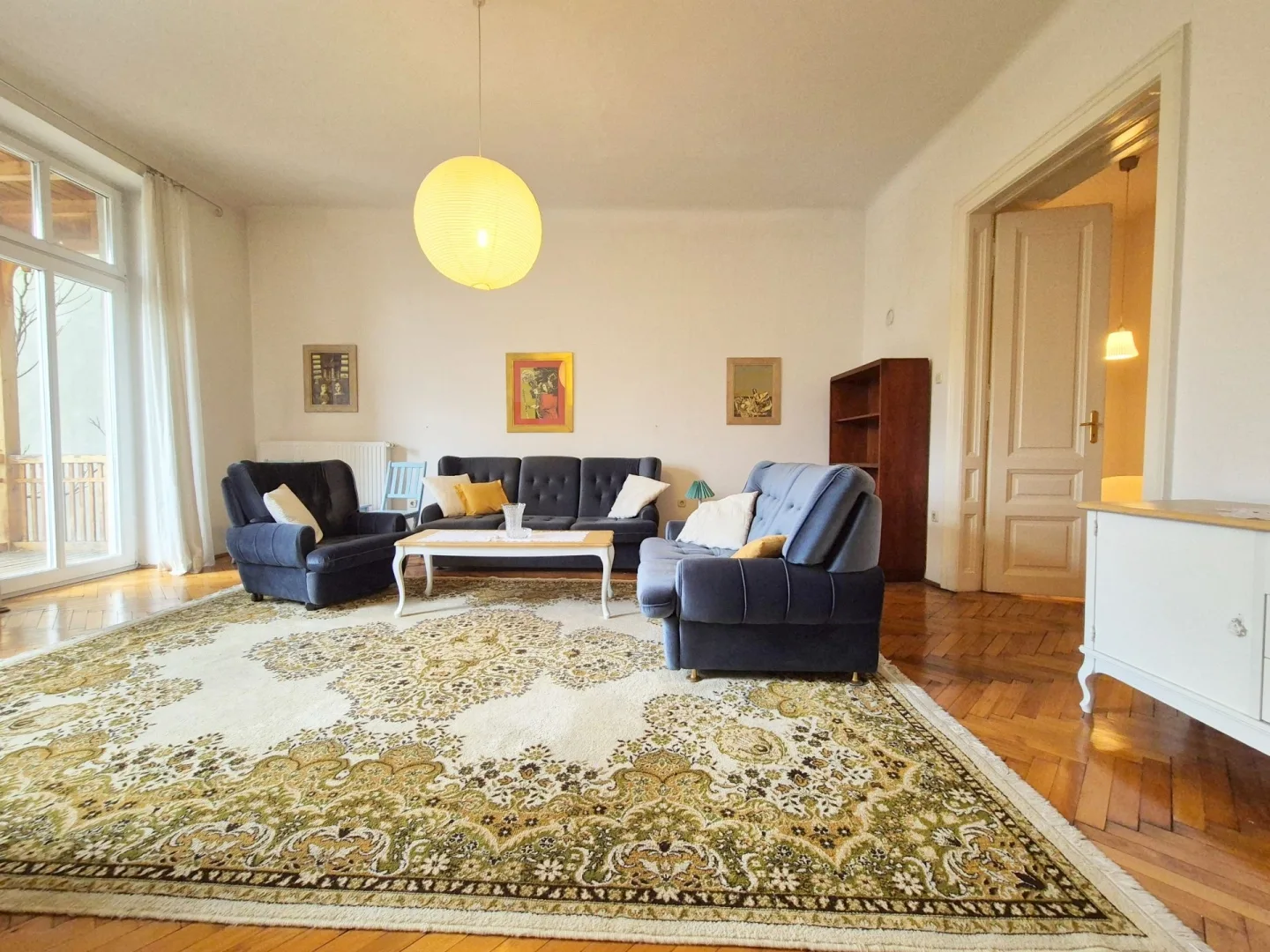 Mejtaš, Mehmed-paše Sokolovića, 110m2, trosoban, II sprat, etažno plinsko grijanje, PVC stolarija, balkon, blinda vrata, cijena po dogovoru.