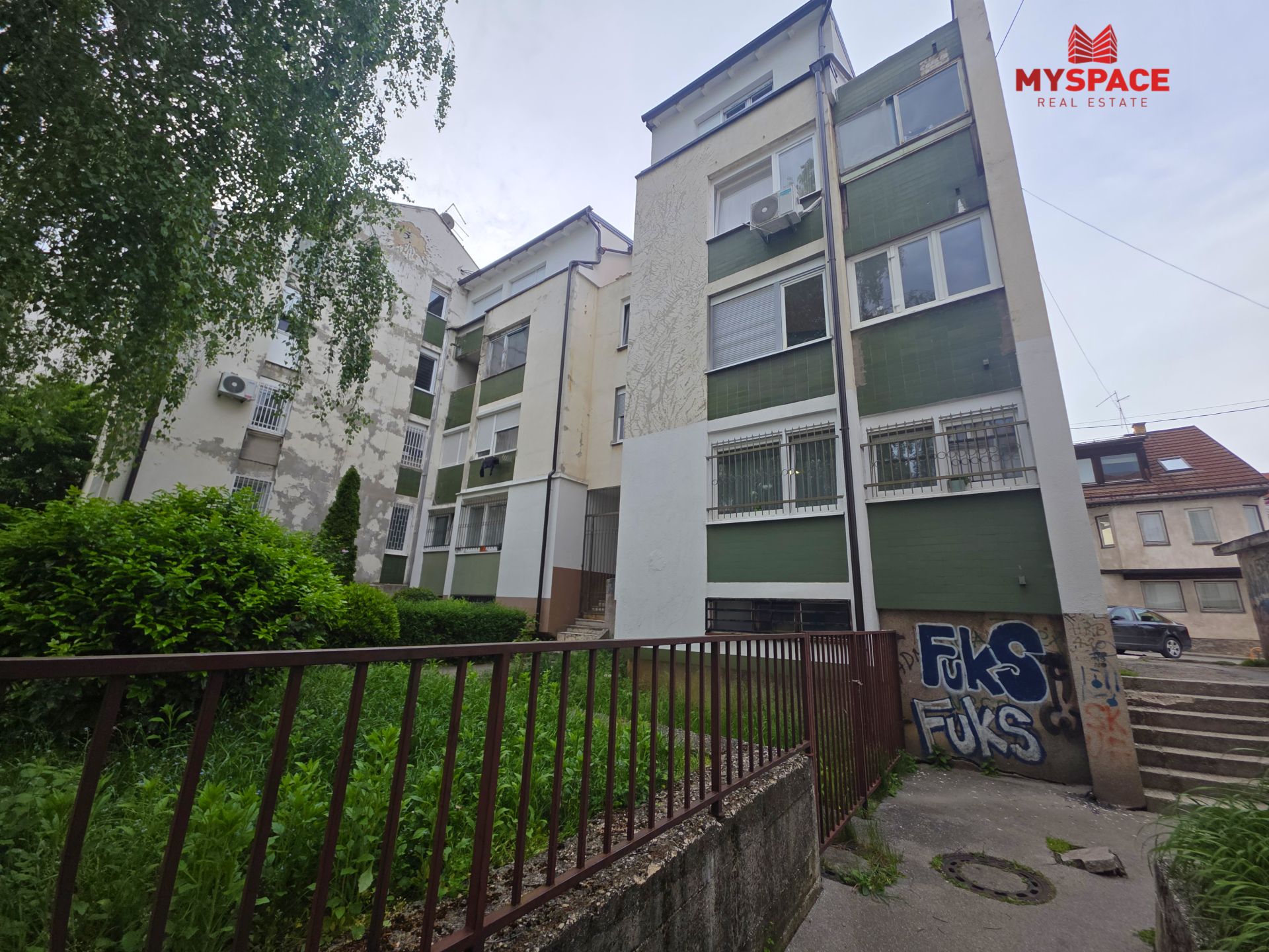 Stari Grad, Karpuzova, 62m2, dvosoban, visoko prizemlje, centralno gradsko grijanje, klima, PVC stolarija, 434.000KM.