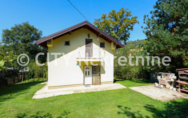 Rakovica, cca 100m2, su+pr+s, zemljište 988m2.