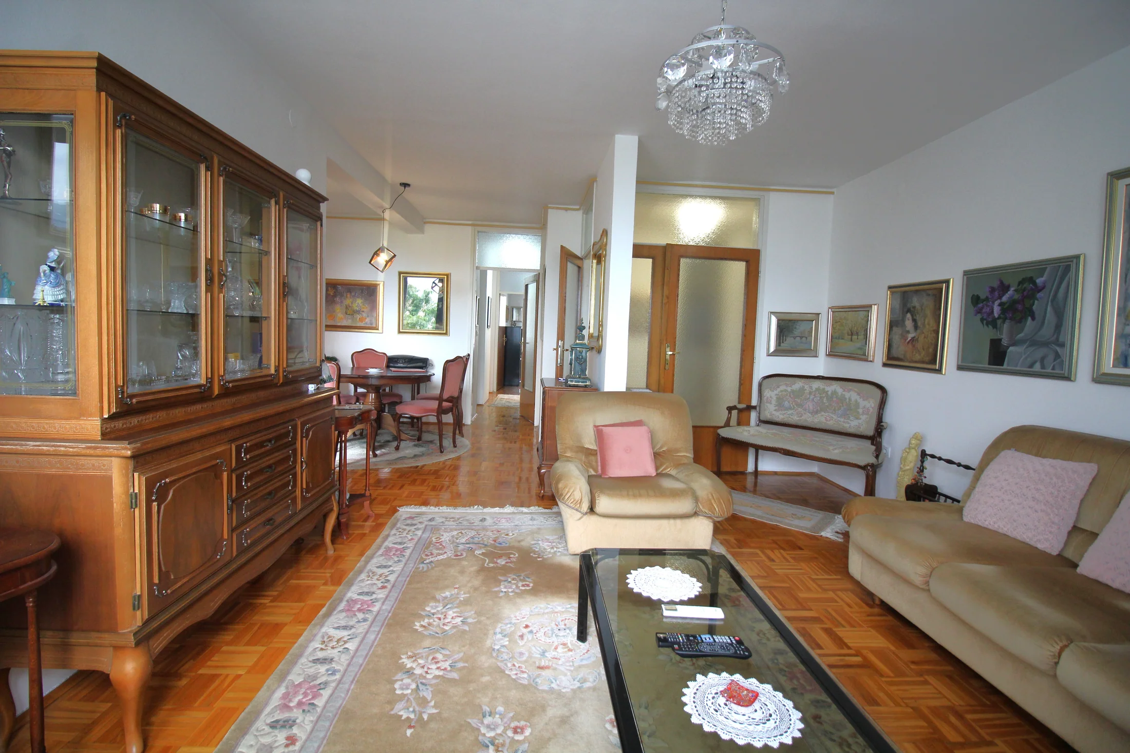 Breka, Himze Polovine, 85m2, četverosoban, II sprat.