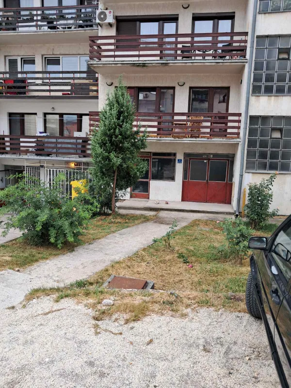 Istočno Sarajevo, Cara Lazara, 105m2, trosoban, I sprat.