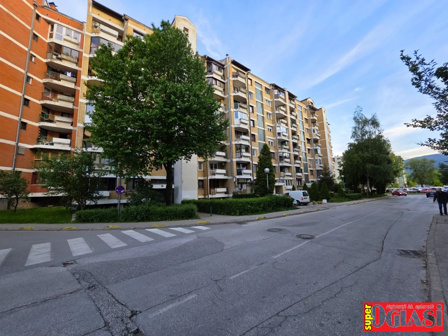 Dobrinja, Trg grada Prato, 47m2, dvosoban, III sprat, namješten, centralno gradsko grijanje, 289.000KM.
