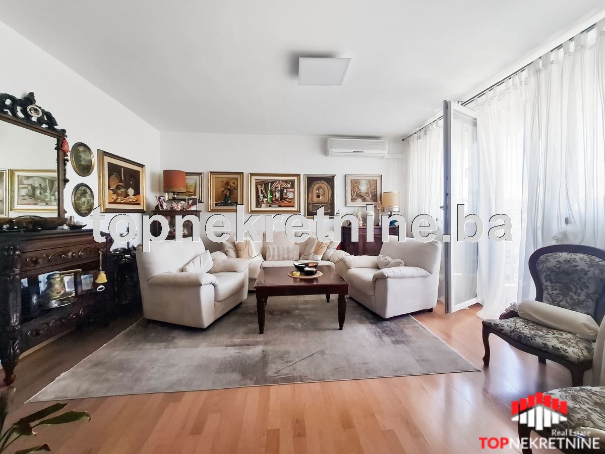 Dobrinja, Trg djece Dobrinje, 74m2, IV sprat, sa balkonom, dvostrano orijentisan.