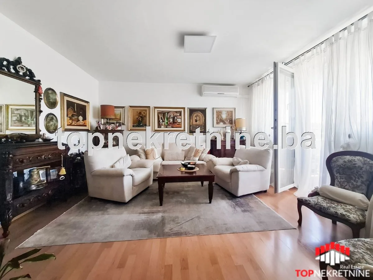 Dobrinja, Trg djece Dobrinje, 74m2, IV sprat, sa balkonom, dvostrano orijentisan.