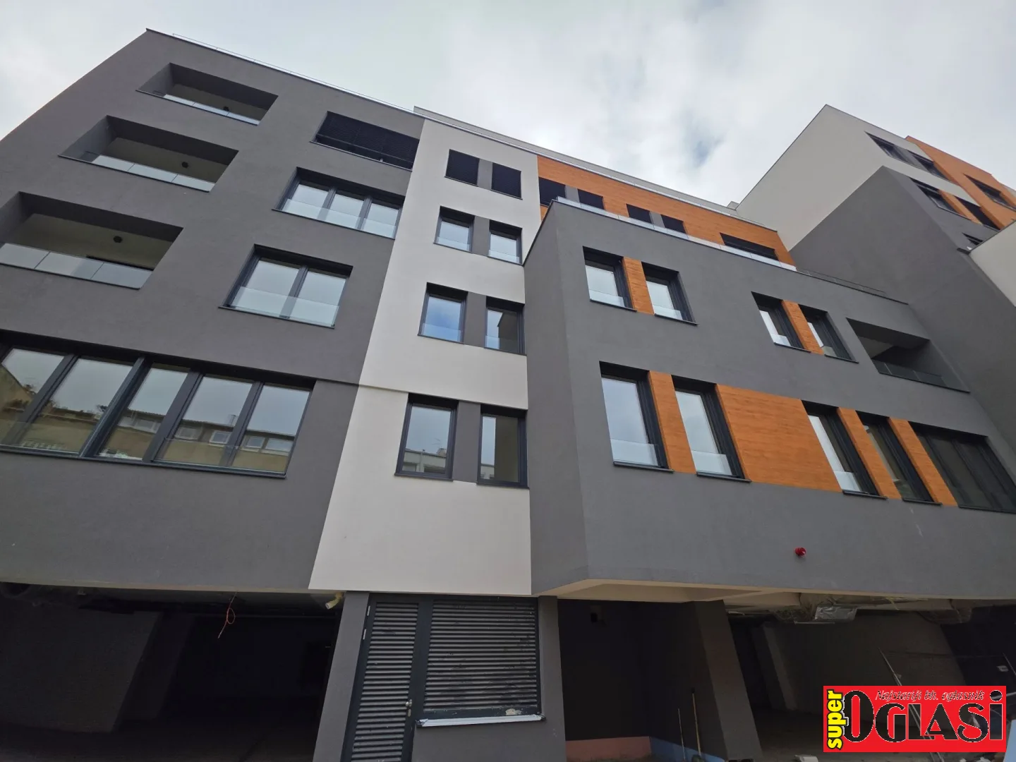 Poslovni prostor za najam u novogradnji Grbavica, 127 m2