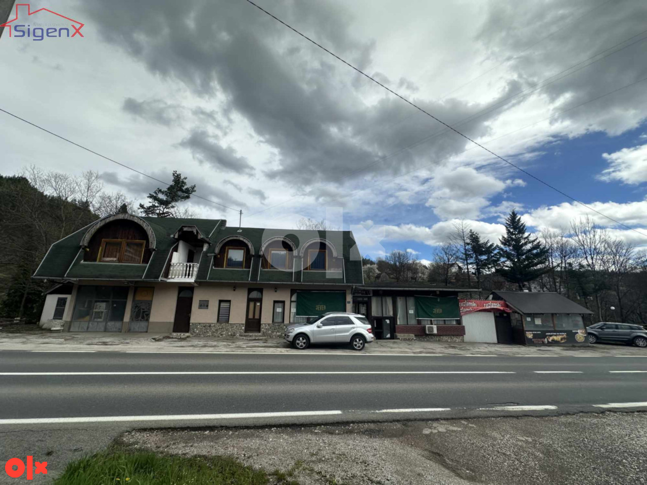 Olovo, 330m2, zemljište 744m2, uz magistralni put, restoran sa prenoćištem.