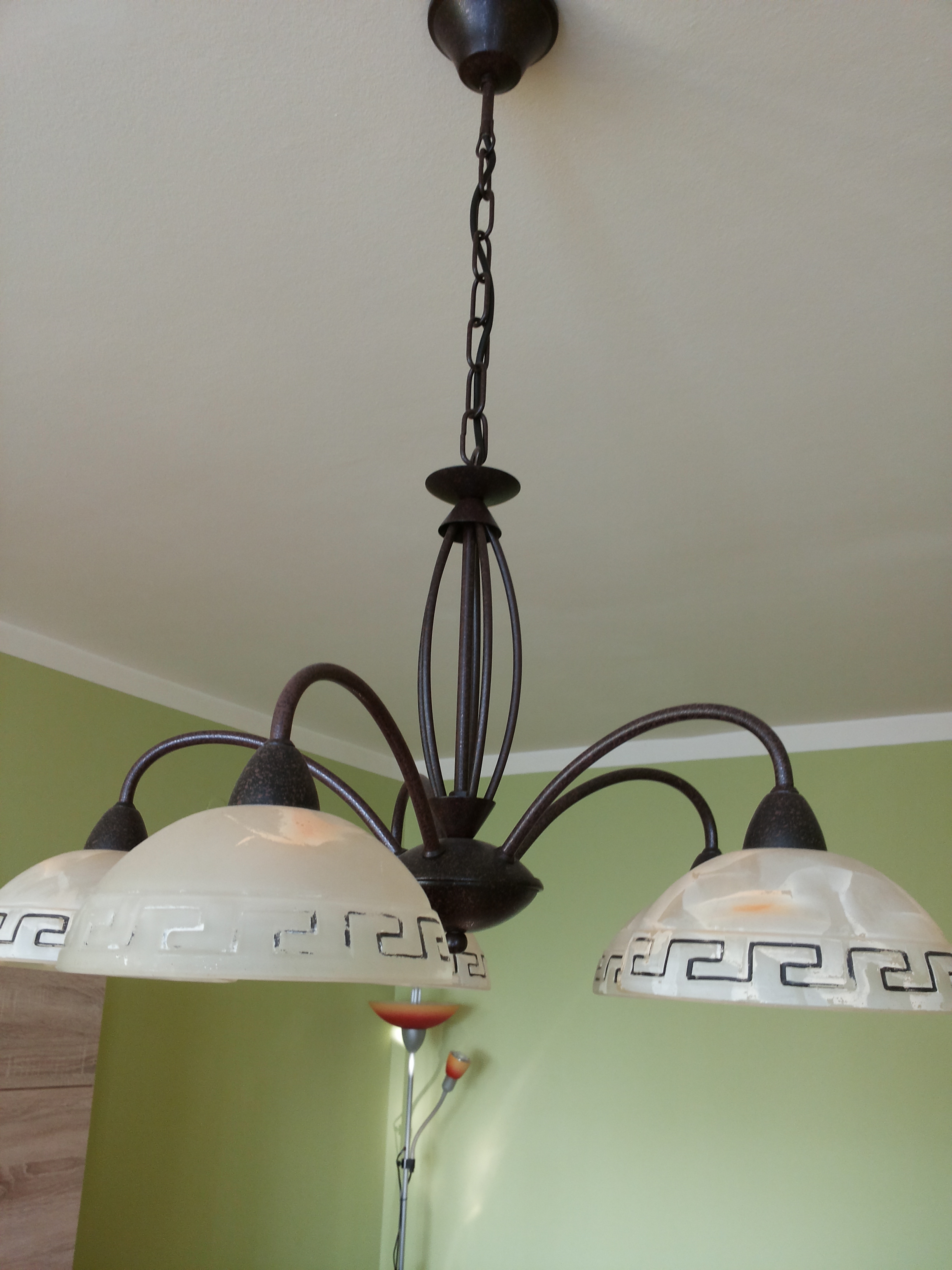 Luster metalni sa staklenim polukuglama, 5x sijalice E14, usko grlo, nove LED sijalice, 90KM.