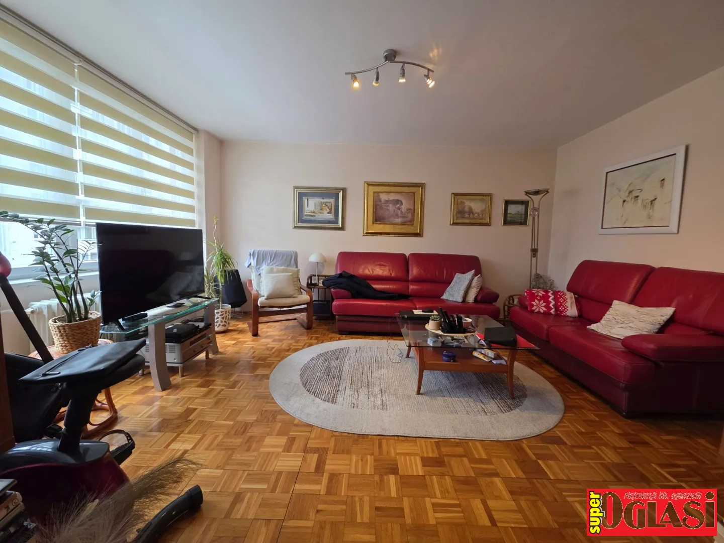 Grbavica, Aleja lipa, 75m2, trosoban, IV sprat, renoviran, centralno gradsko grijanje, klima, balkon, 415.000KM.